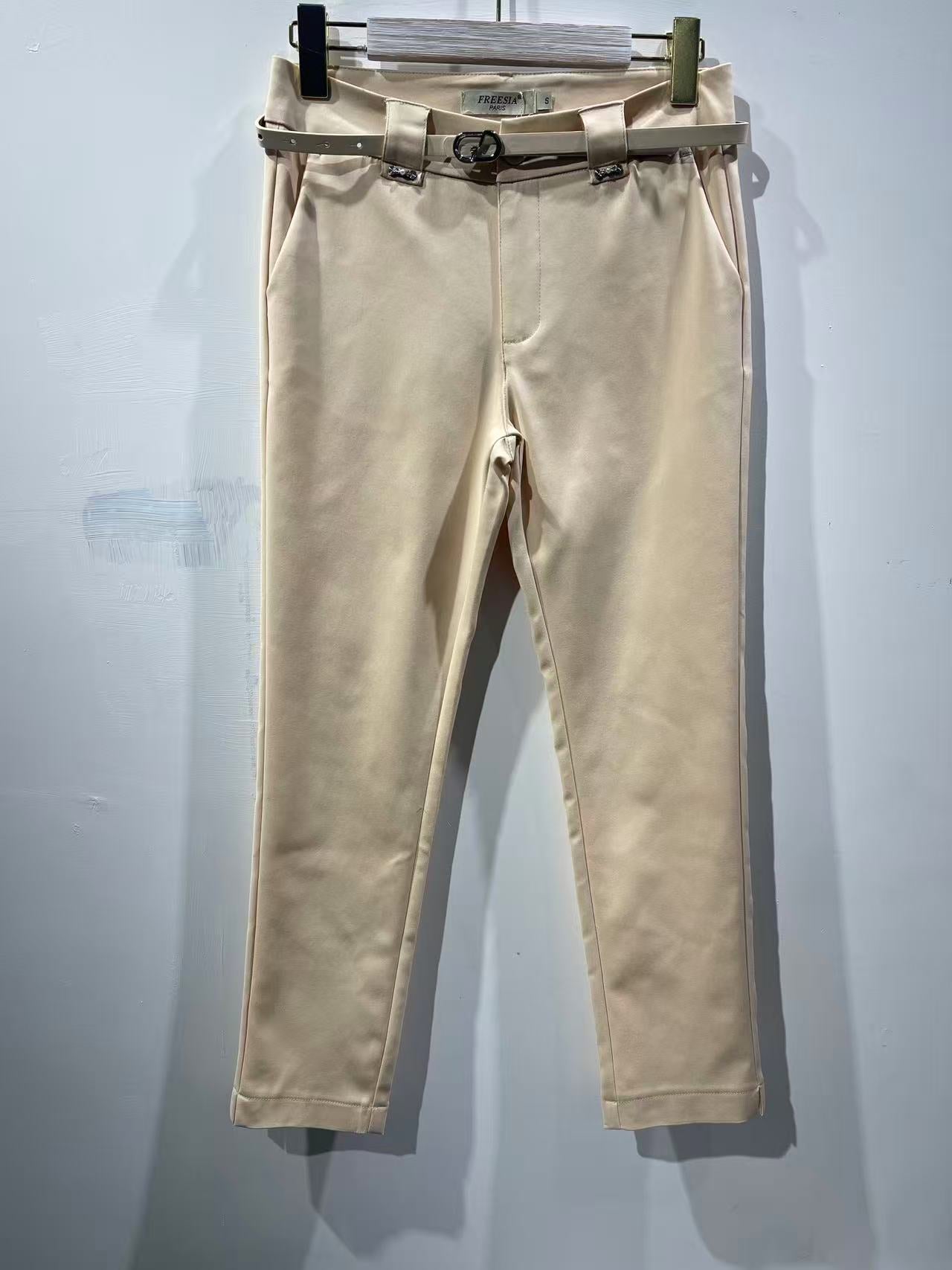 pantalon à cheville coup droit