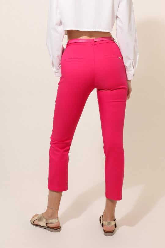 Pantalon chino avec ceinture porté - Magnolia Paris