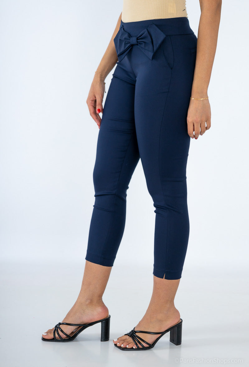pantalon avec noeud papillon