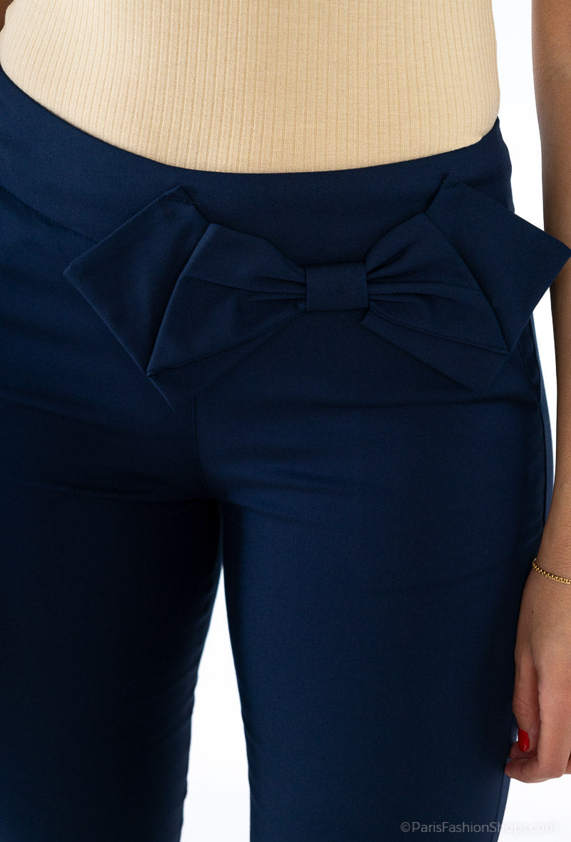 pantalon avec noeud papillon