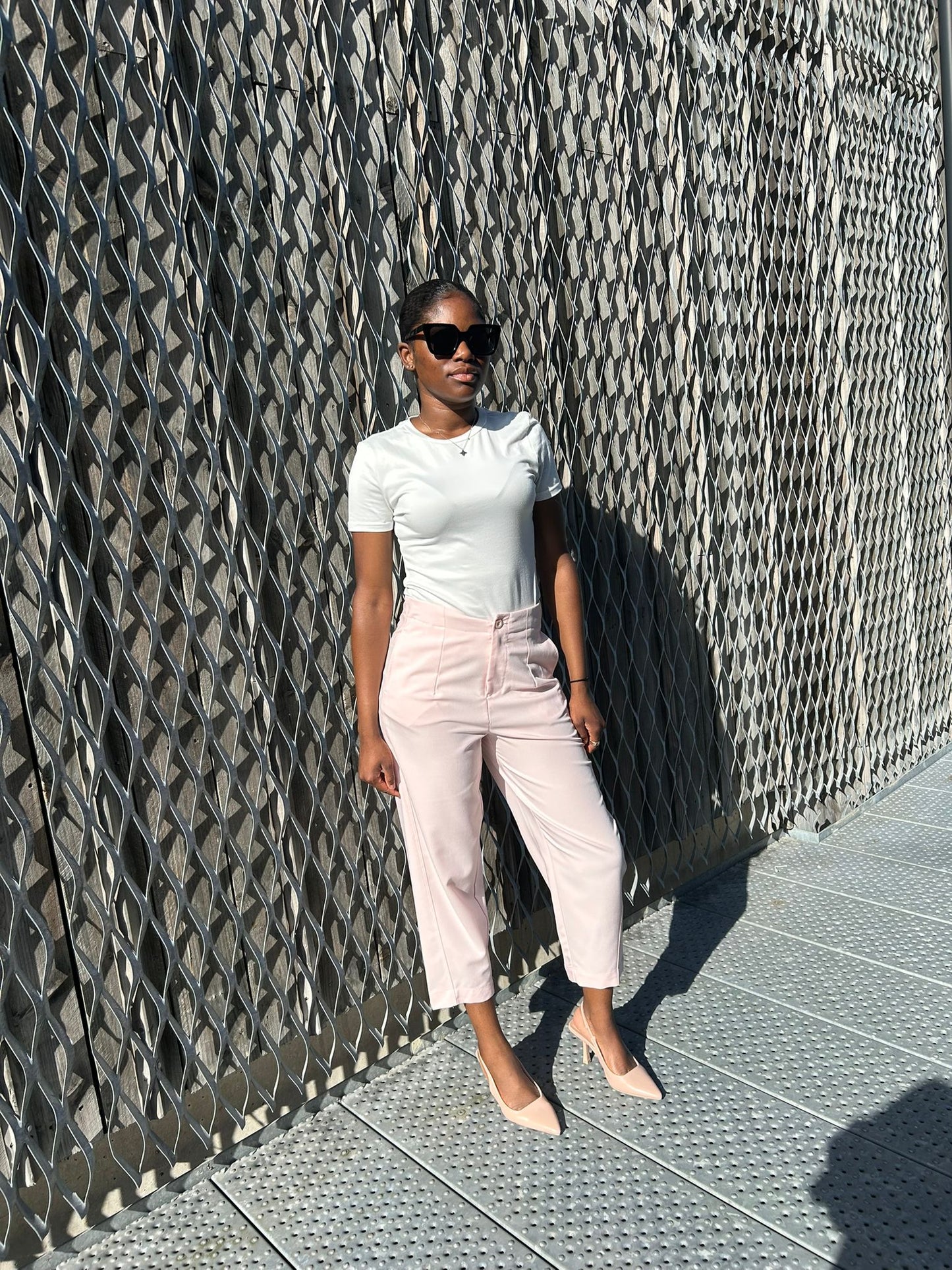 Freesia Pantalon Large Taille Haute Ben Tissu Lisse avec Plis Avant et Bouton à la Taille Style Ajusté Formel