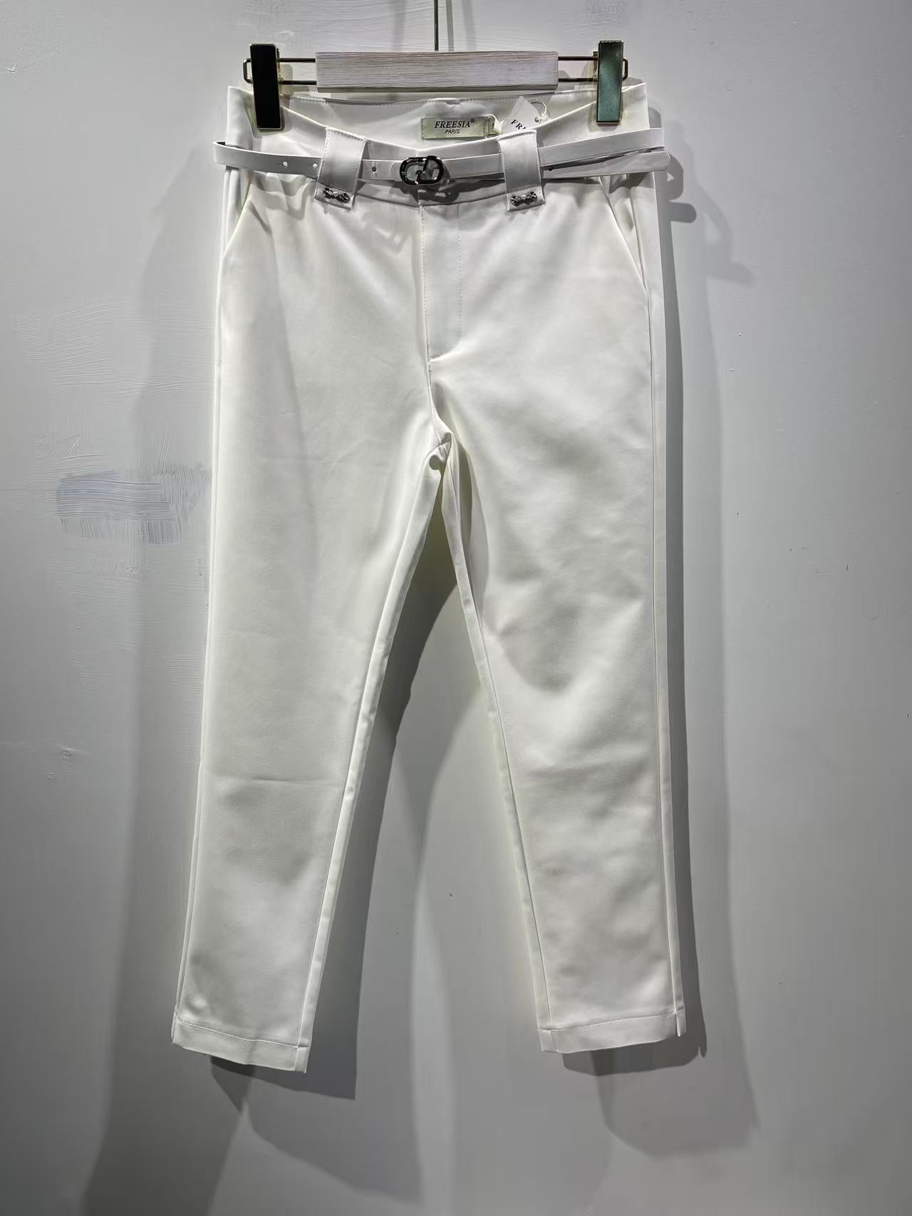 pantalon à cheville coup droit