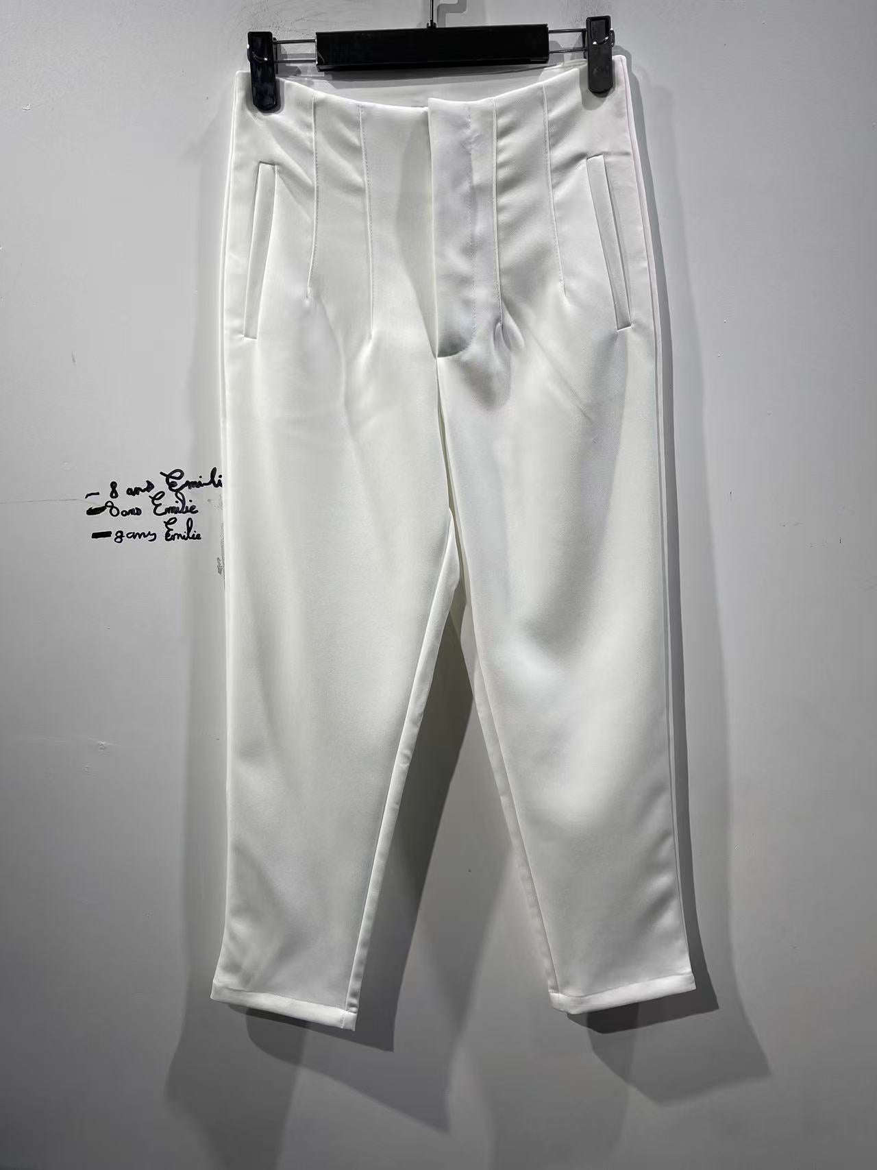 Frenchy pantalon fuselé plissé à plié sur uni