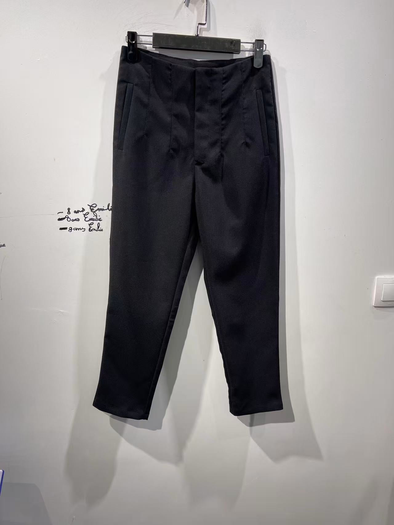 Frenchy pantalon fuselé plissé à plié sur uni