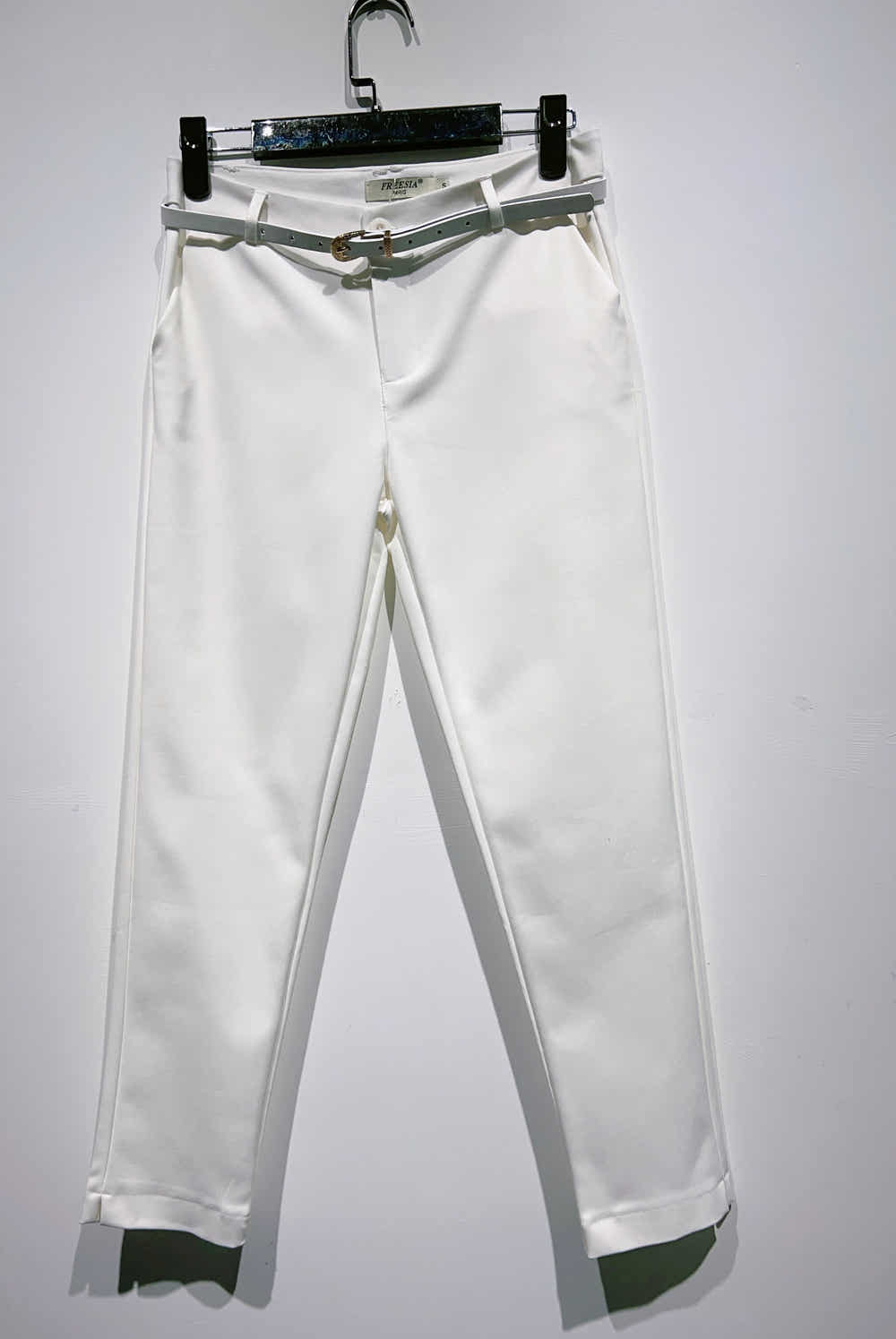 Pantalon chino slim élégant avec ceinture - Magnolia Paris