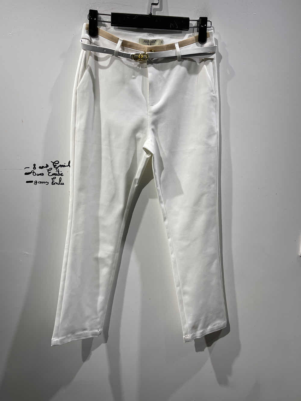 Pantalon chino femme avec ceinture - coupe droite