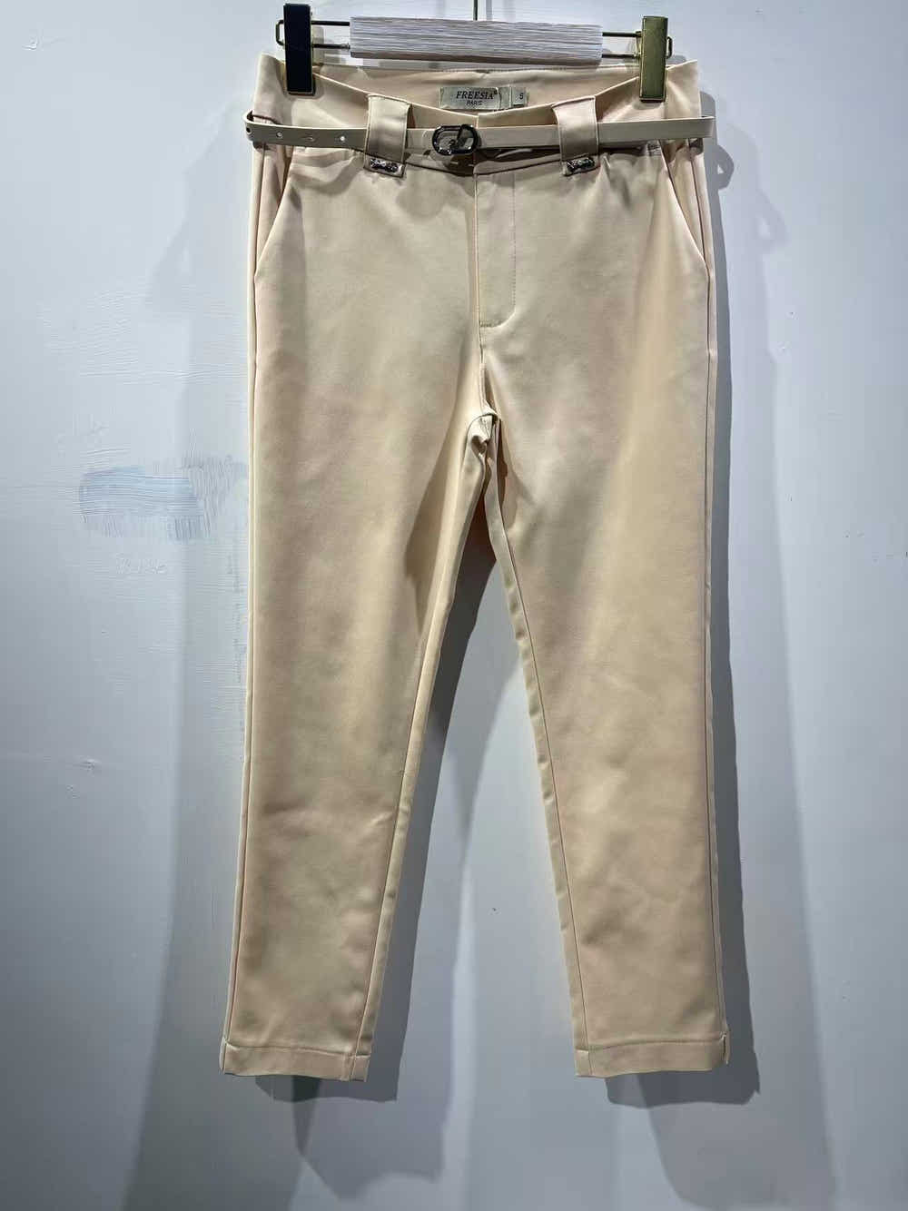 pantalon à cheville coup droit