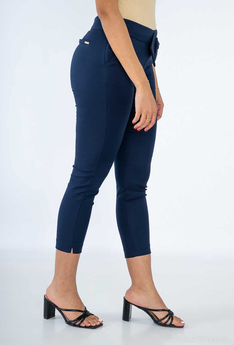 pantalon avec noeud papillon
