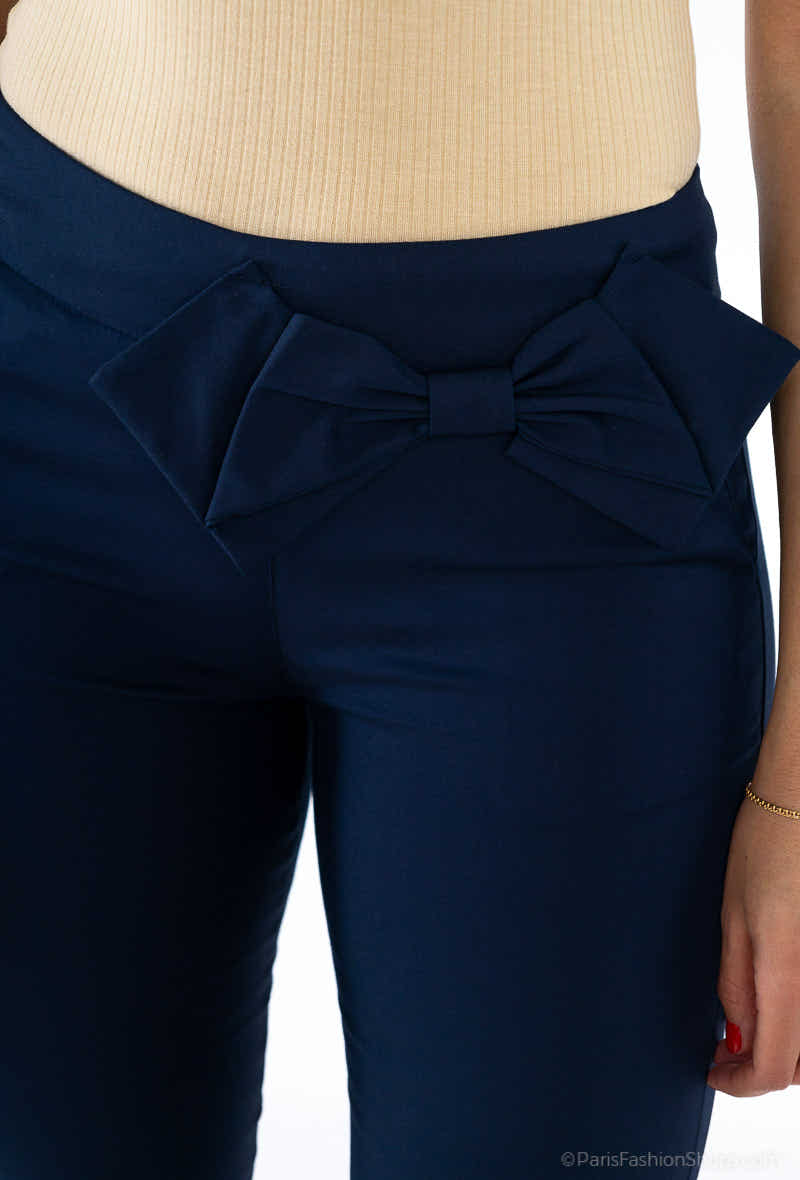 pantalon avec noeud papillon