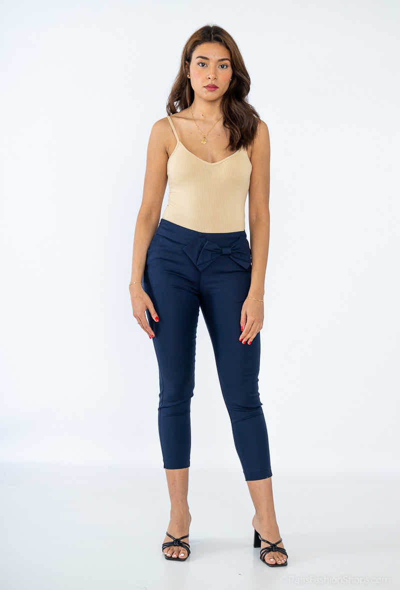 pantalon avec noeud papillon