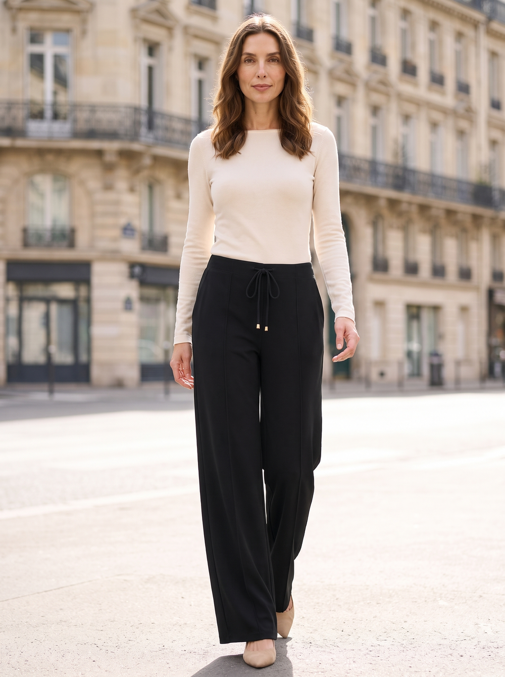 Pantalon large L274 noir porté à Paris