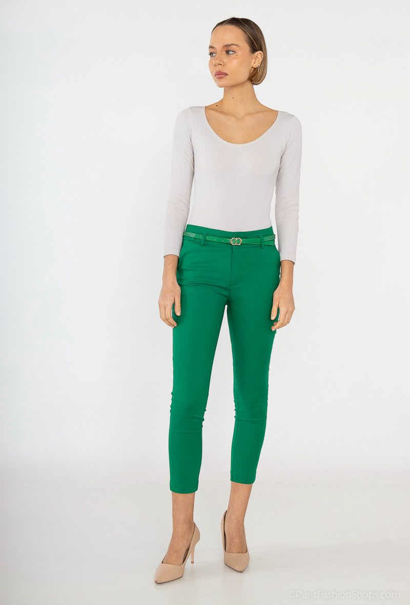 Pantalon chino coupe slim avec ceinture porté - Magnolia Paris